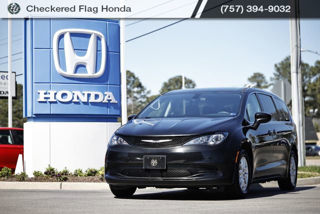 Used 2022 Chrysler Voyager LX image 1