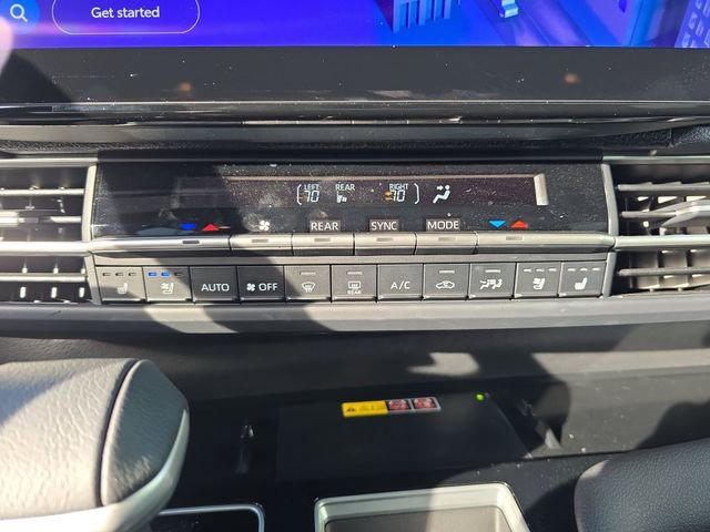 Used 2025 Toyota Sienna Limited image 21