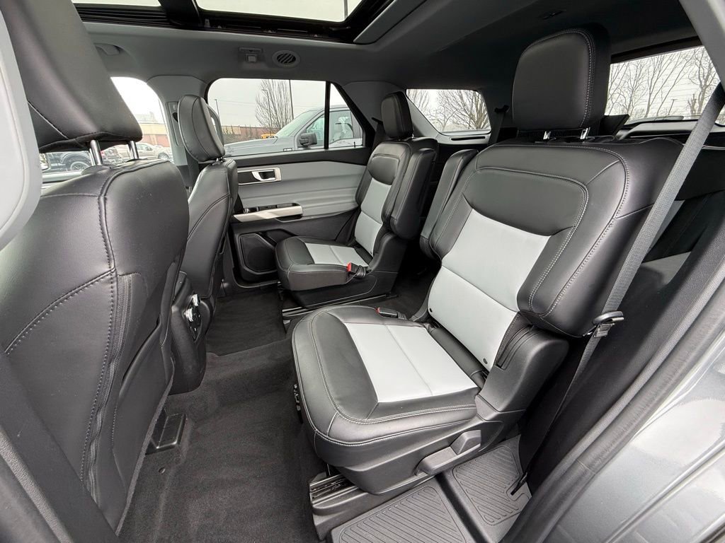 Used 2022 Ford Explorer XLT w/ Equipment Group 202A image 26