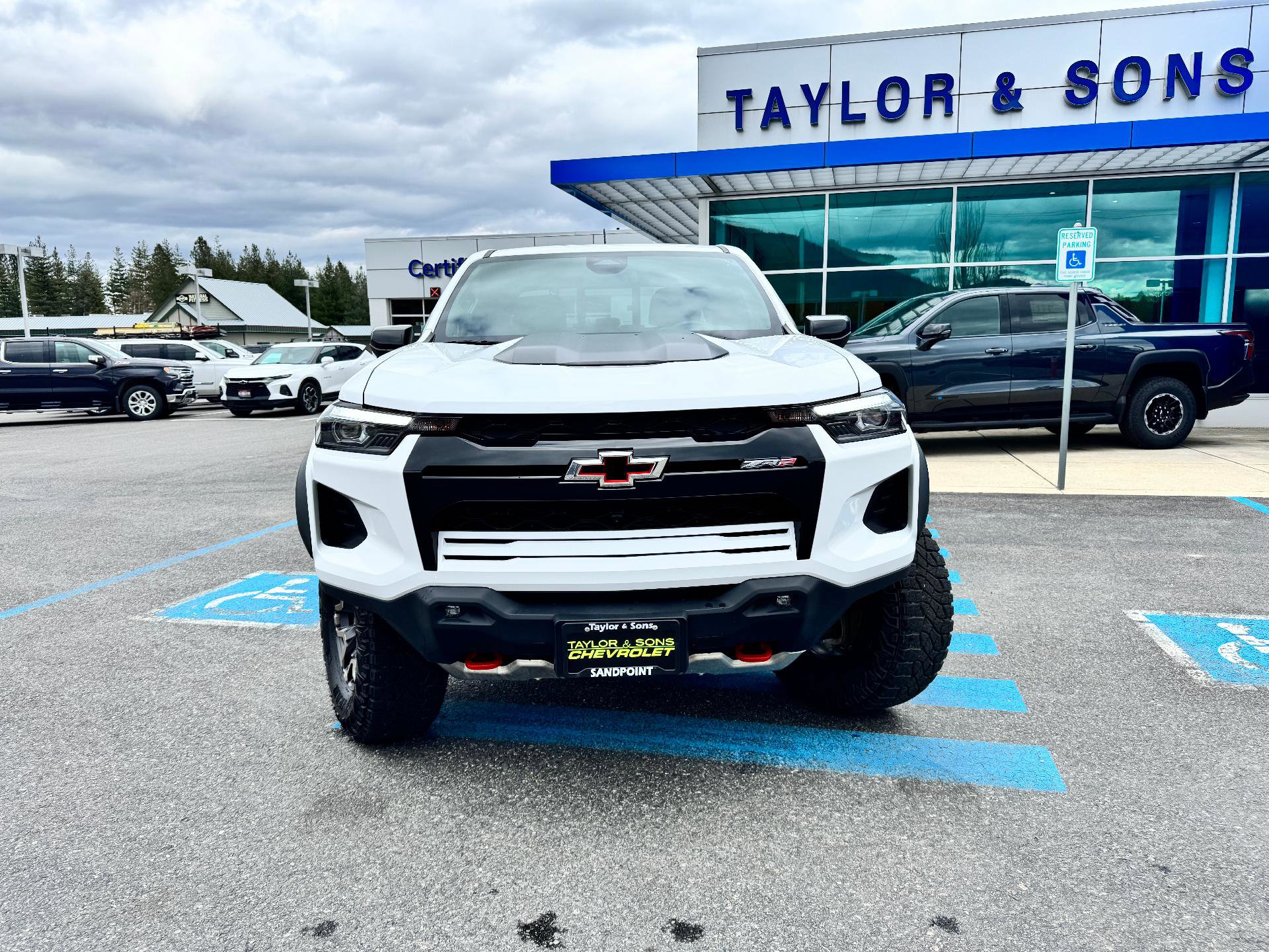 Used 2024 Chevrolet Colorado ZR2 w/ ZR2 Convenience Package III image 2