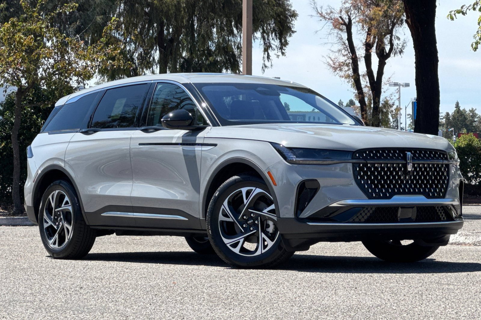 New 2026 Lincoln Nautilus Premier w/ Equipment Group 102A AWD/4WD image 2