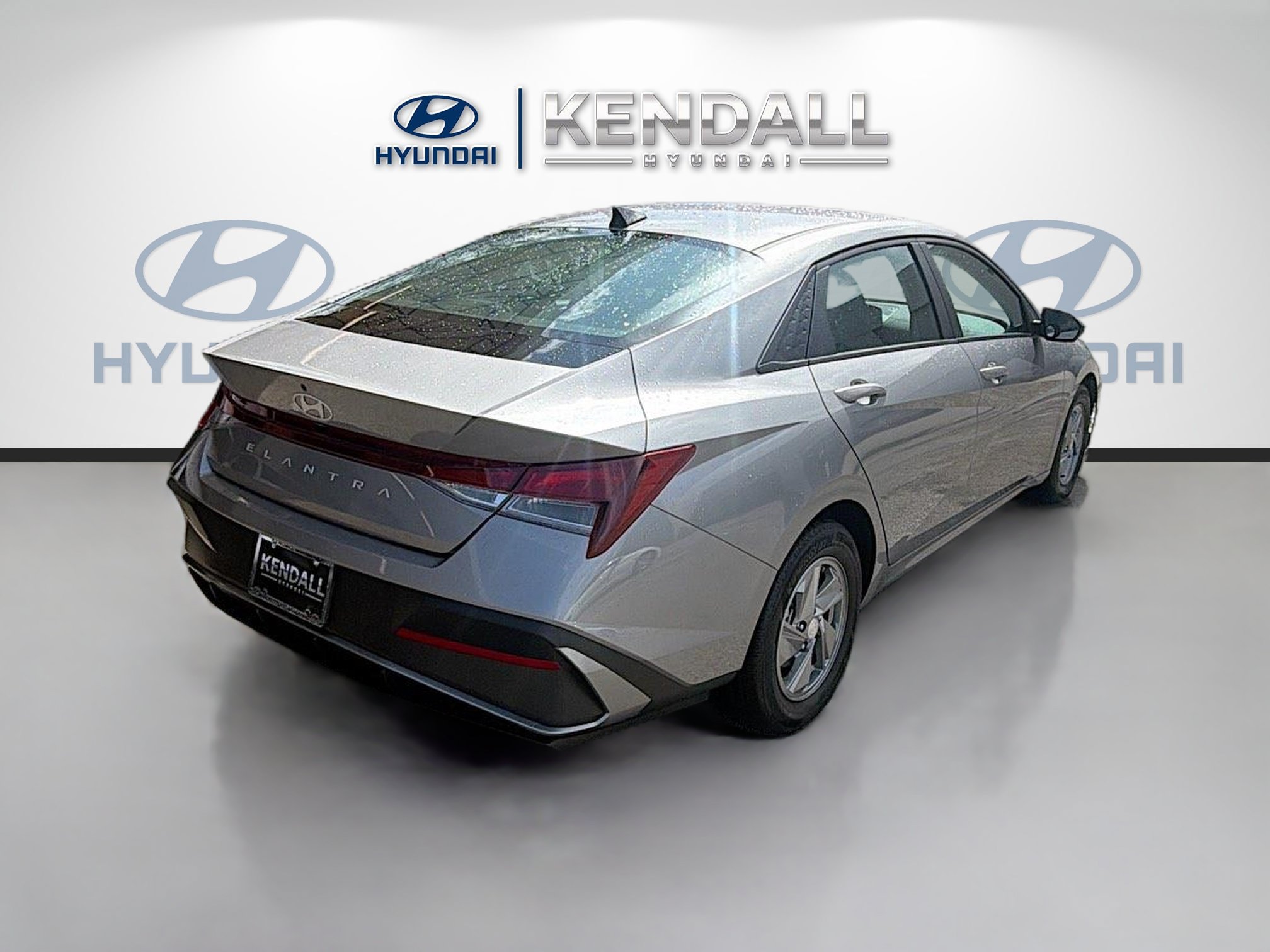 Used 2025 Hyundai Elantra SE FWD image 6