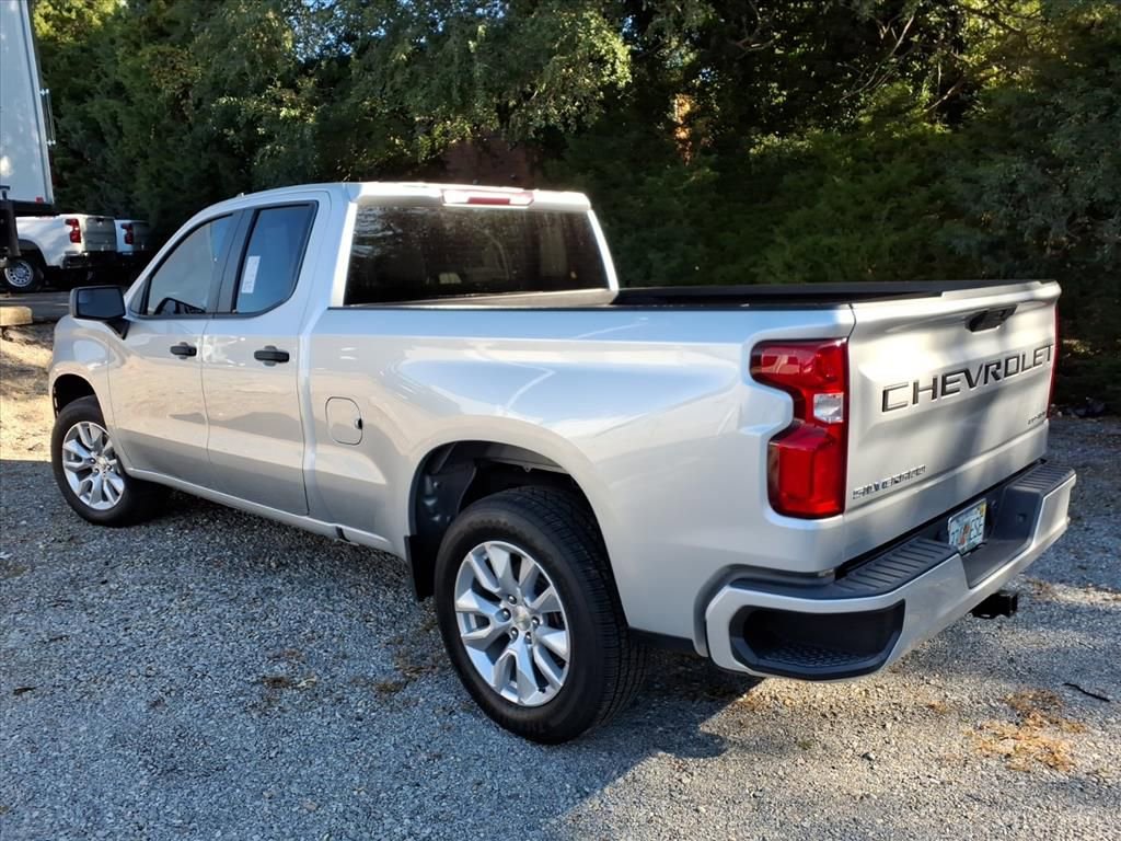 Used 2021 Chevrolet Silverado 1500 Custom image 3