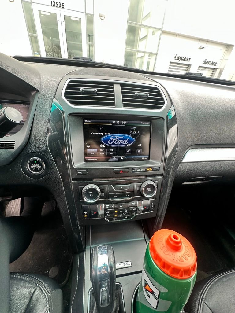 Used 2016 Ford Explorer XLT w/ Equipment Group 202A image 8