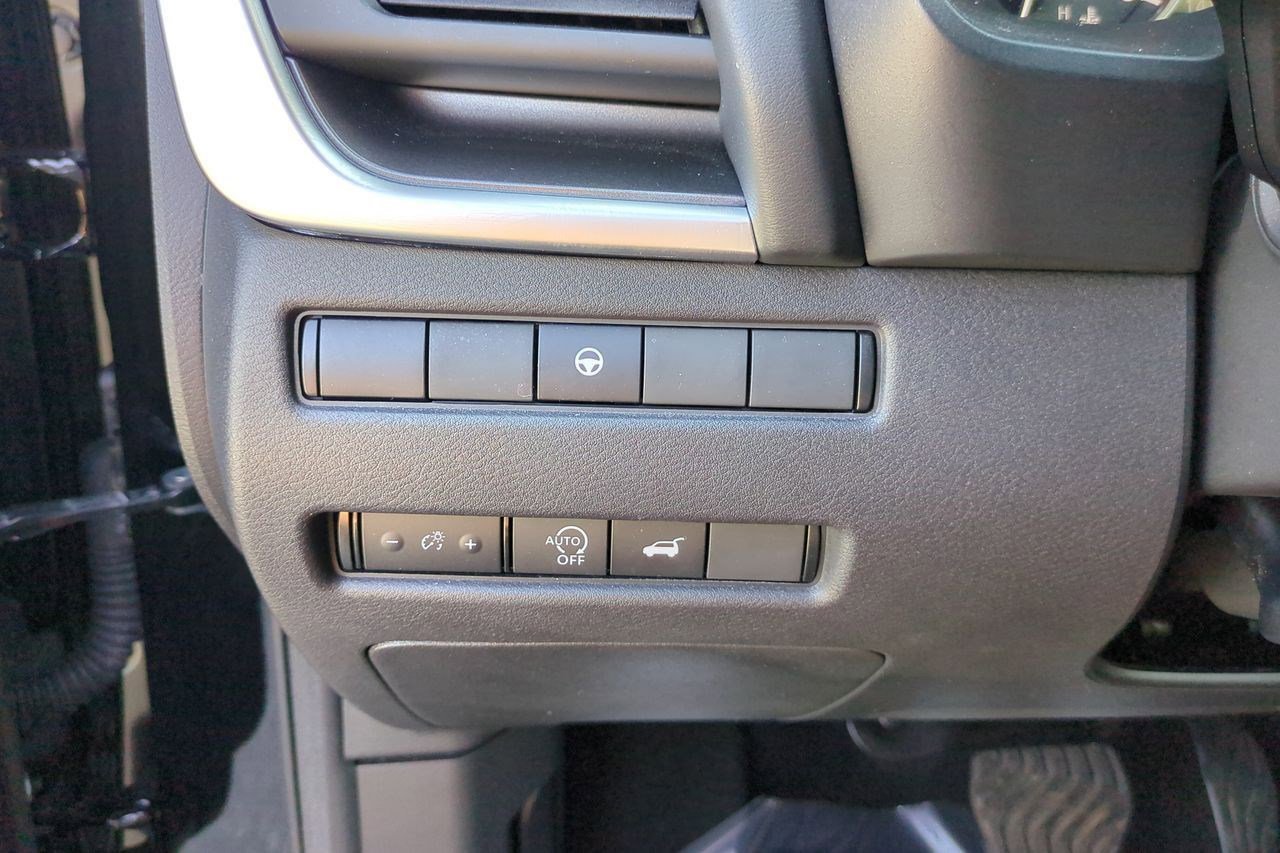 Certified 2024 Nissan Rogue SV FWD image 18