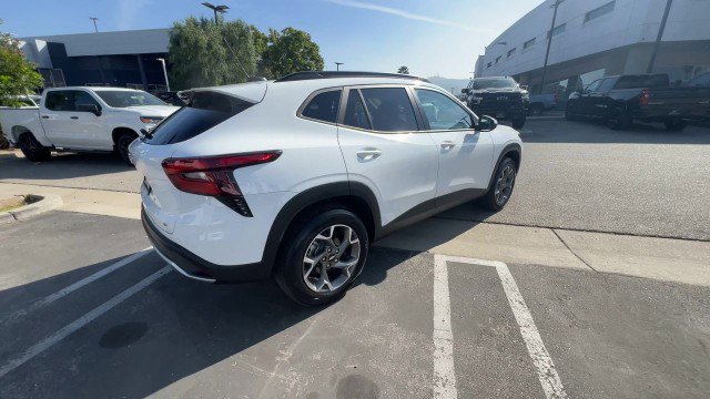 Used 2025 Chevrolet Trax LT w/ Driver Confidence Package image 8