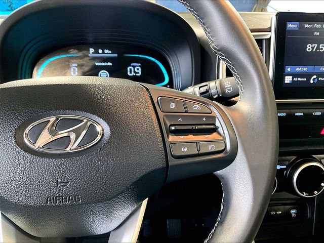 Used 2025 Hyundai Venue SEL image 25