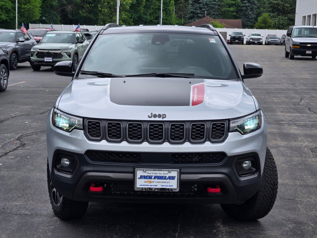 Used 2025 Jeep Compass Trailhawk AWD/4WD image 4
