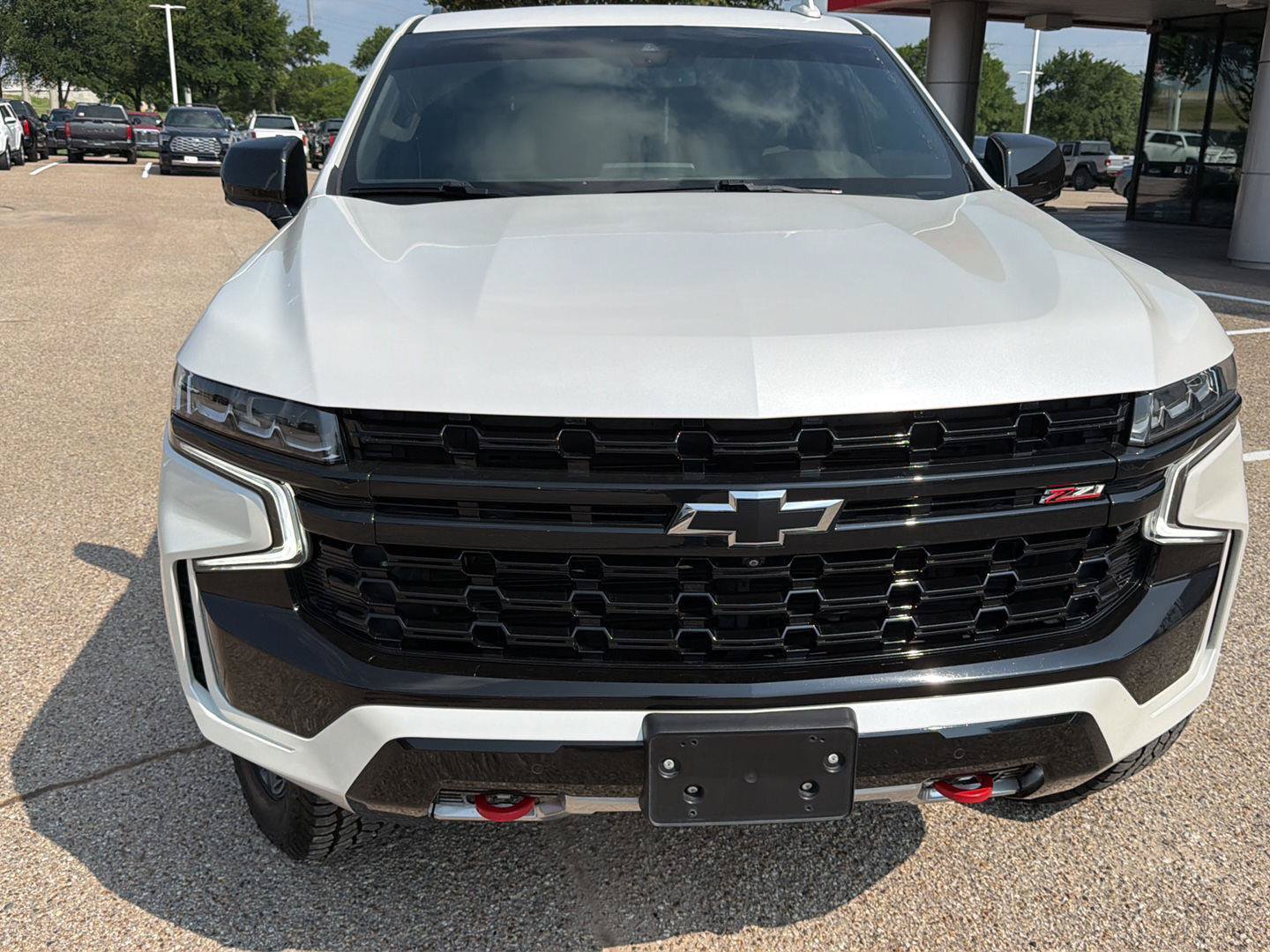 Used 2022 Chevrolet Tahoe Z71 w/ Luxury Package AWD/4WD image 8