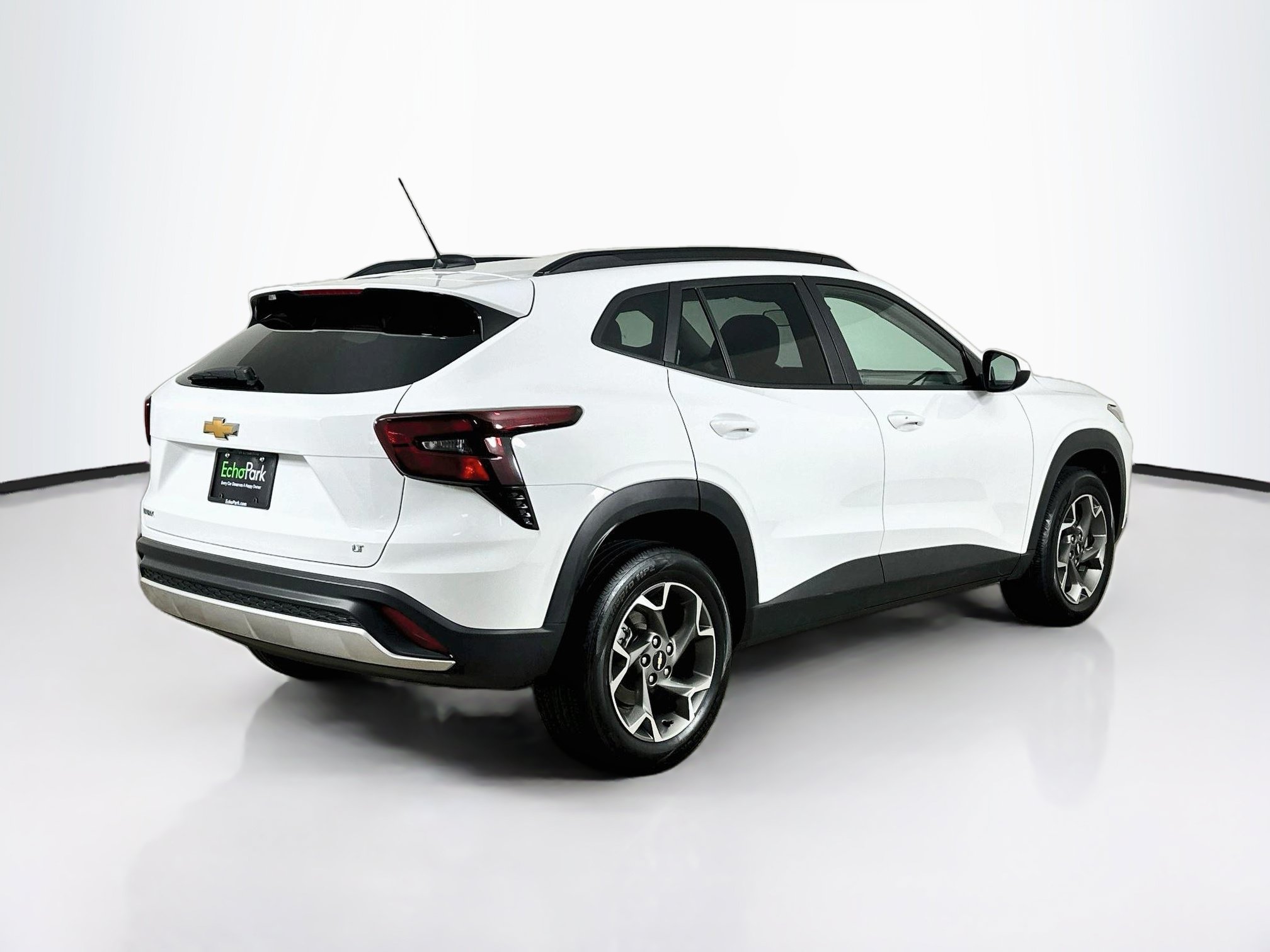 Used 2025 Chevrolet Trax LT w/ LT Convenience Package FWD image 9