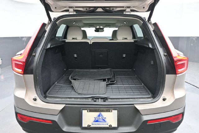 Used 2024 Volvo XC40 B5 Ultimate AWD/4WD image 27