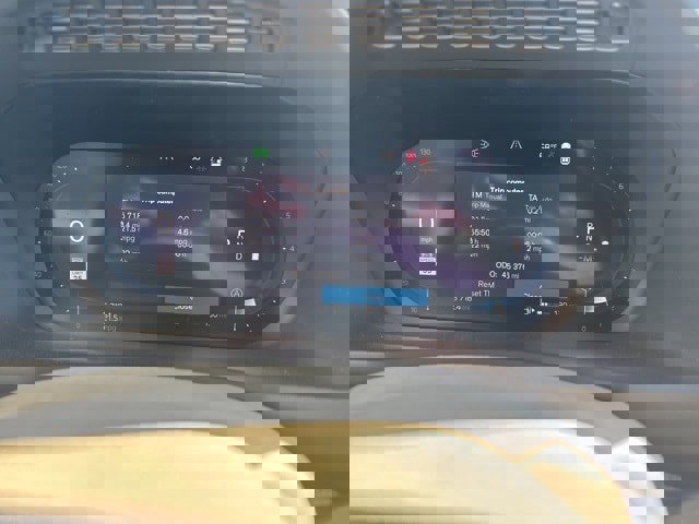 Used 2023 Volvo XC90 B6 Plus image 12