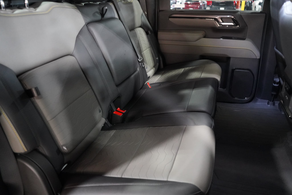 Used 2025 Chevrolet Silverado 2500 ZR2 w/ Technology Package AWD/4WD image 31