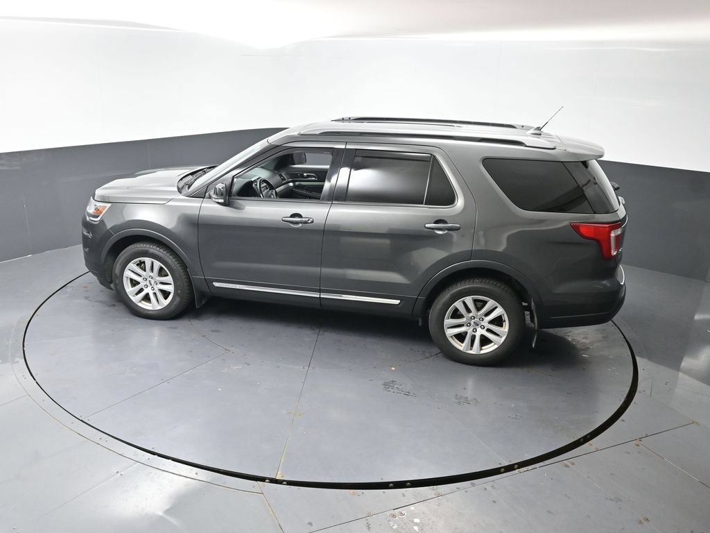 Used 2018 Ford Explorer XLT w/ Equipment Group 202A AWD/4WD image 18