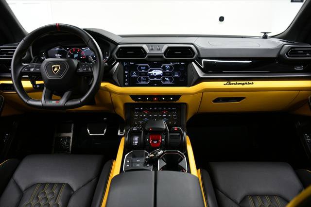 Used 2025 Lamborghini Urus SE AWD/4WD image 45