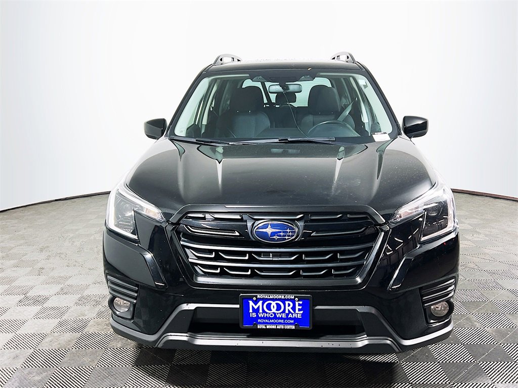 Used 2023 Subaru Forester Premium image 3