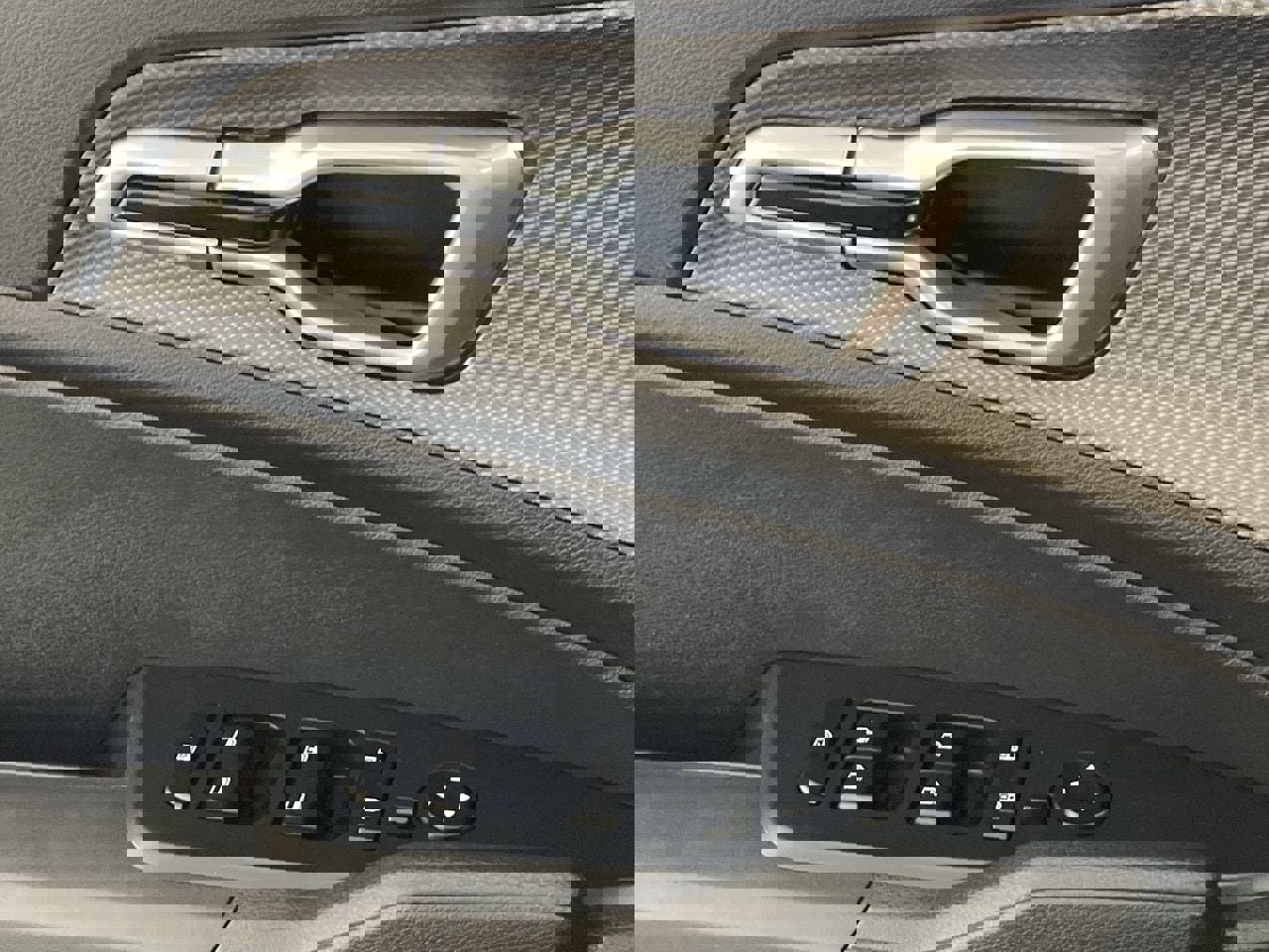 Used 2025 Kia Sportage LX image 17