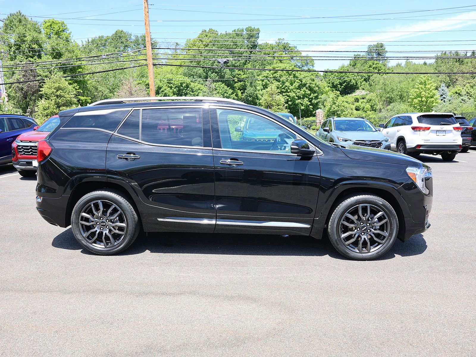Used 2022 GMC Terrain Denali w/ Black Diamond Edition AWD/4WD image 8