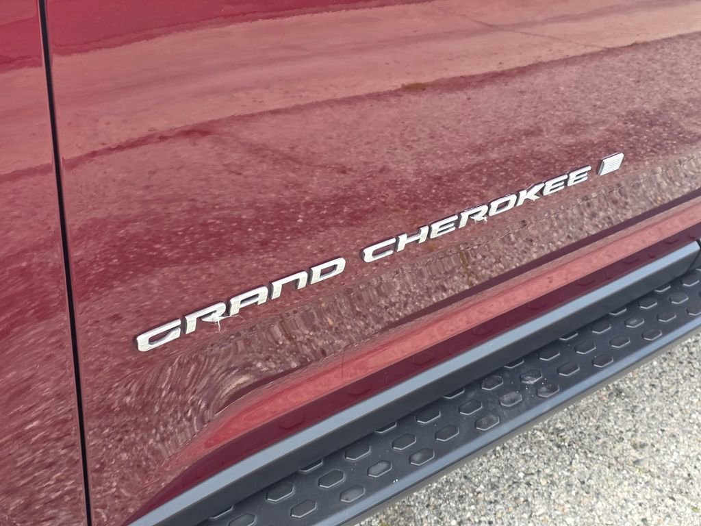 Used 2022 Jeep Grand Cherokee L Laredo w/ Luxury Tech Group I image 12