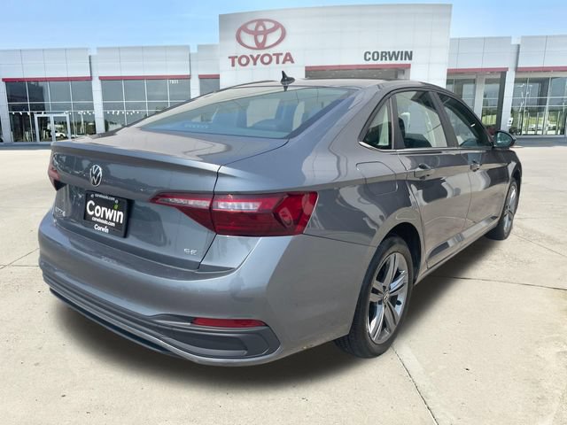 Used 2024 Volkswagen Jetta SE FWD image 5