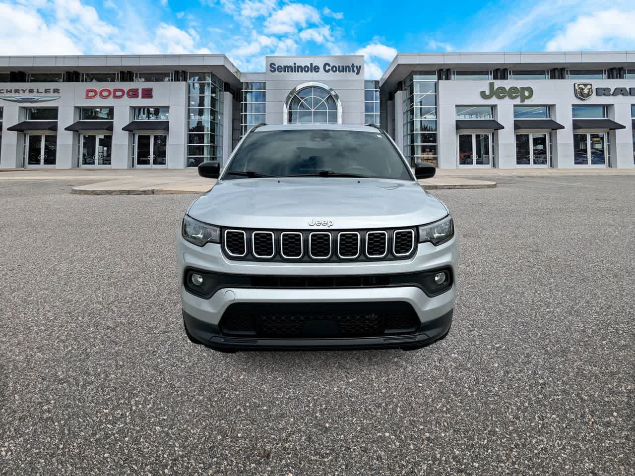 Certified 2024 Jeep Compass Latitude AWD/4WD image 3