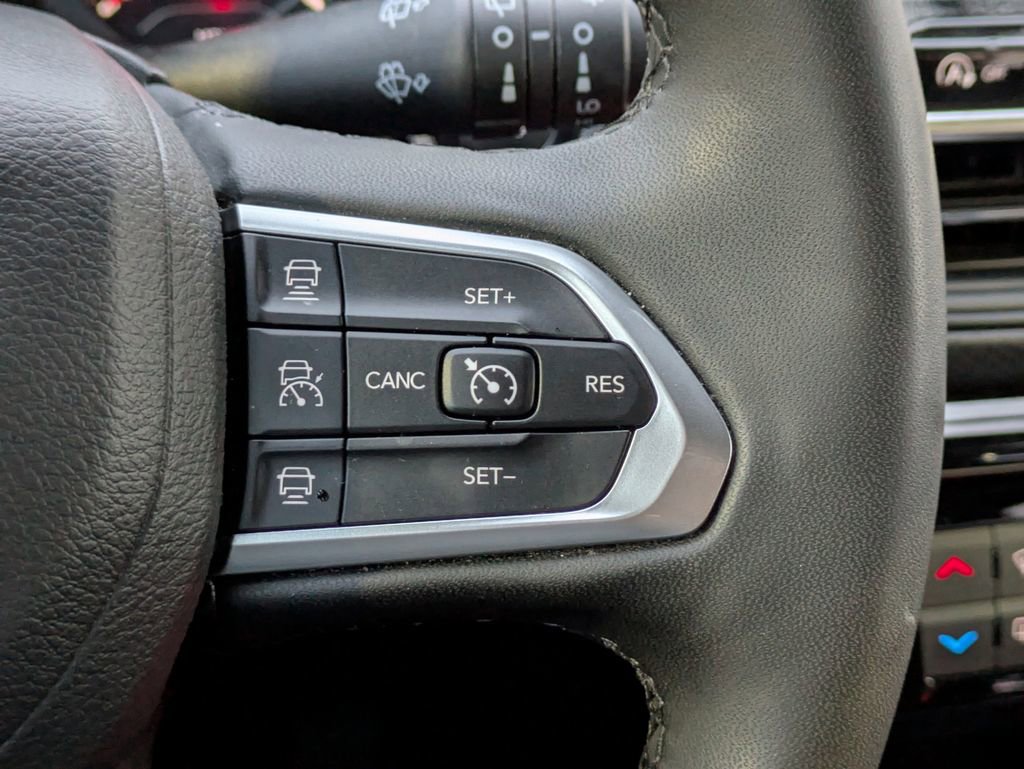 Used 2024 Jeep Compass Latitude w/ Convenience Group image 27