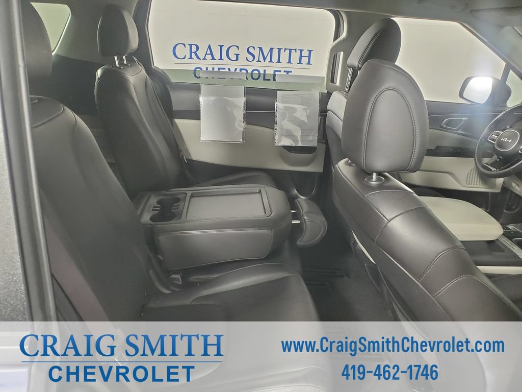 Used 2024 Kia Carnival LX FWD image 16