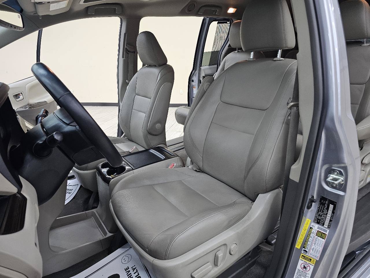 Used 2015 Toyota Sienna XLE w/ XLE Navigation Package FWD image 16