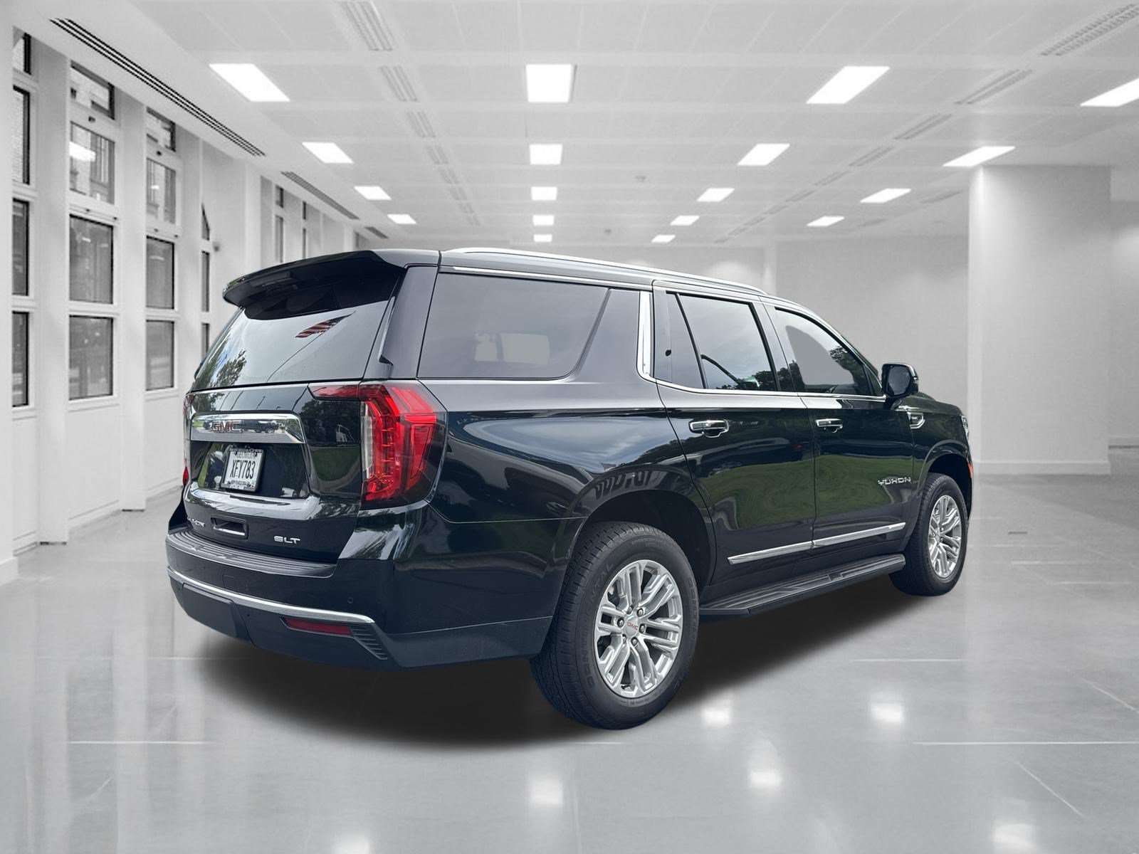 Certified 2024 GMC Yukon SLT w/ SLT Premium Package AWD/4WD image 5