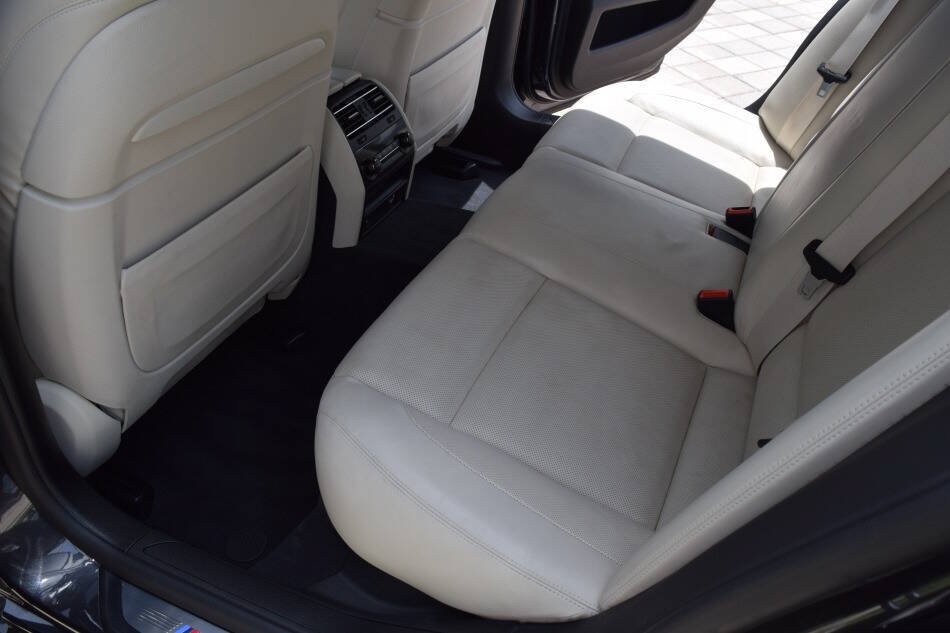 Used 2015 BMW 750i RWD image 44