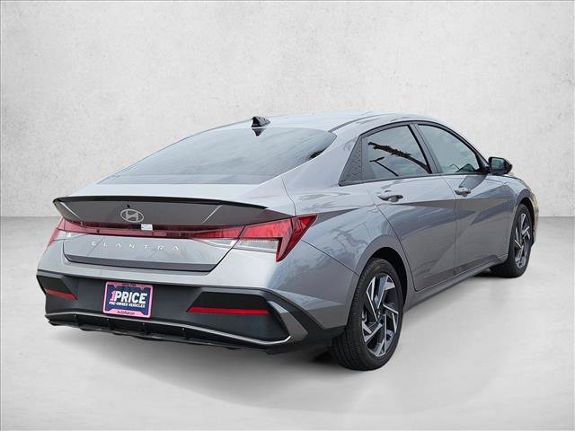 Used 2025 Hyundai Elantra Sport FWD image 5