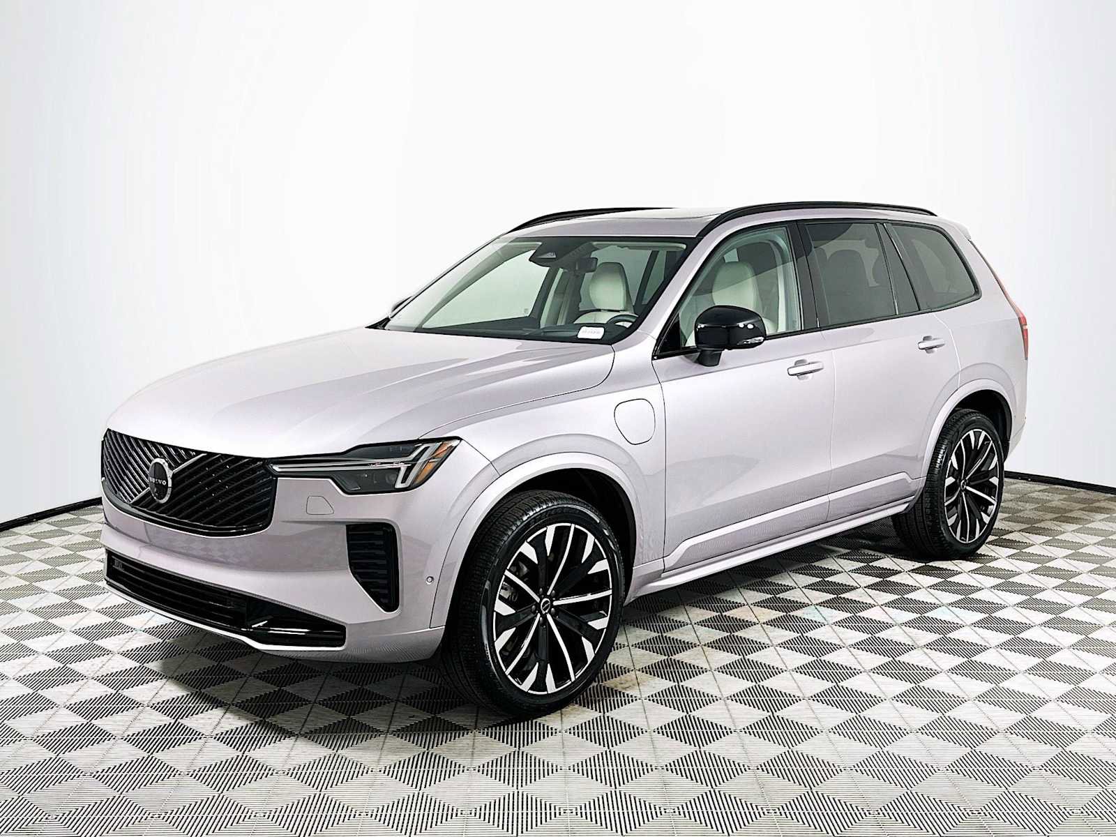 New 2026 Volvo XC90 T8 Ultra w/ Protection Package image 3