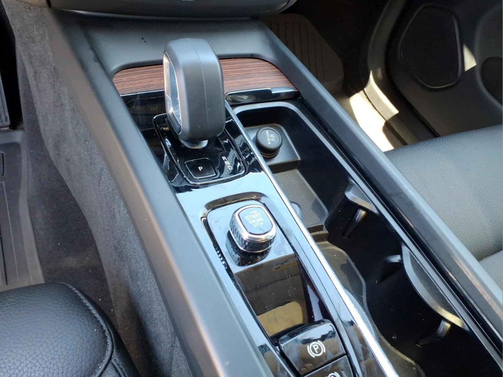 Used 2024 Volvo XC60 B5 Plus w/ Protection Package Premier AWD/4WD image 29