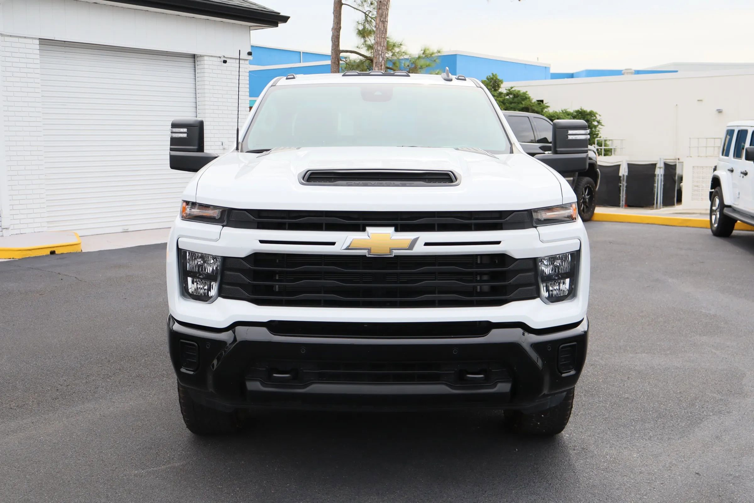 Used 2025 Chevrolet Silverado 2500 Custom w/ Custom Value Package image 3