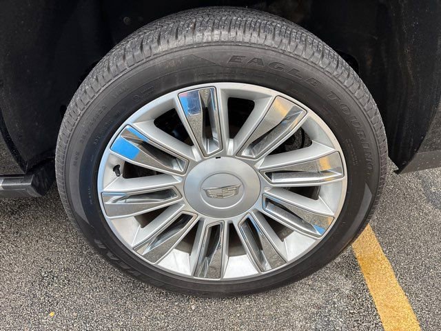 Used 2018 Cadillac Escalade ESV Platinum AWD/4WD image 9