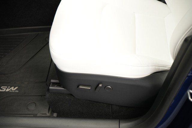 Used 2025 Tesla Model Y Performance AWD/4WD image 19