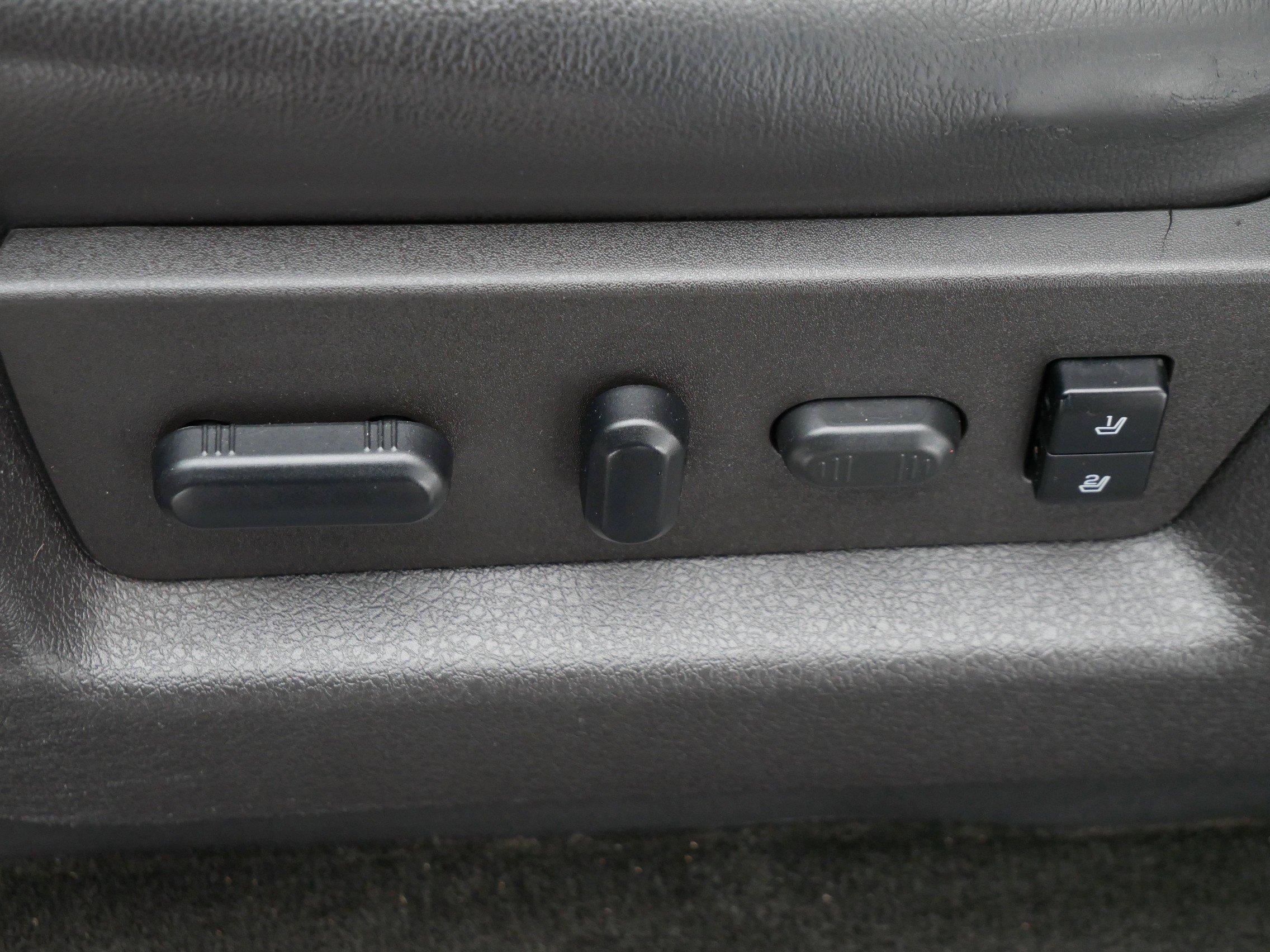 Used 2012 Ford F150 Lariat w/ Lariat Chrome Pkg image 11