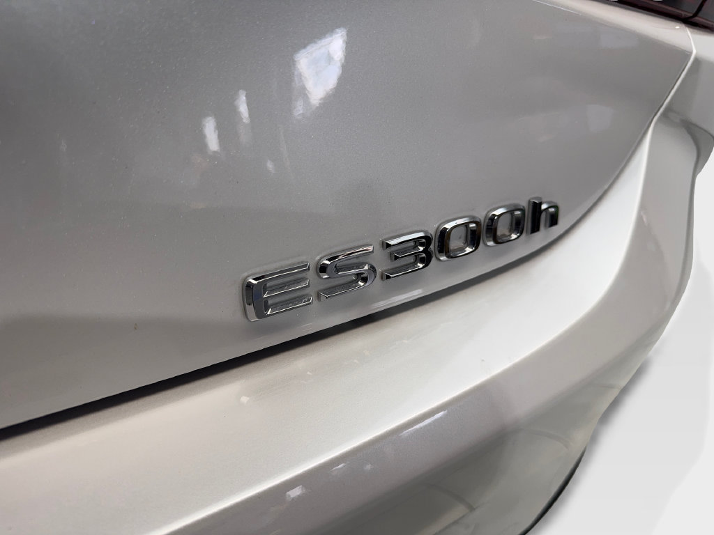 Used 2025 Lexus ES 300h w/ Premium Package FWD image 25