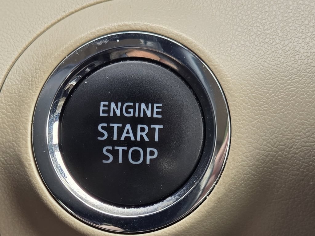 Certified 2019 Toyota Avalon XLE w/ Moonroof Package FWD image 29