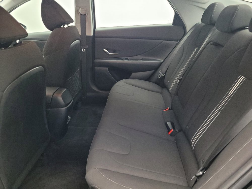 Used 2025 Hyundai Elantra SEL image 18