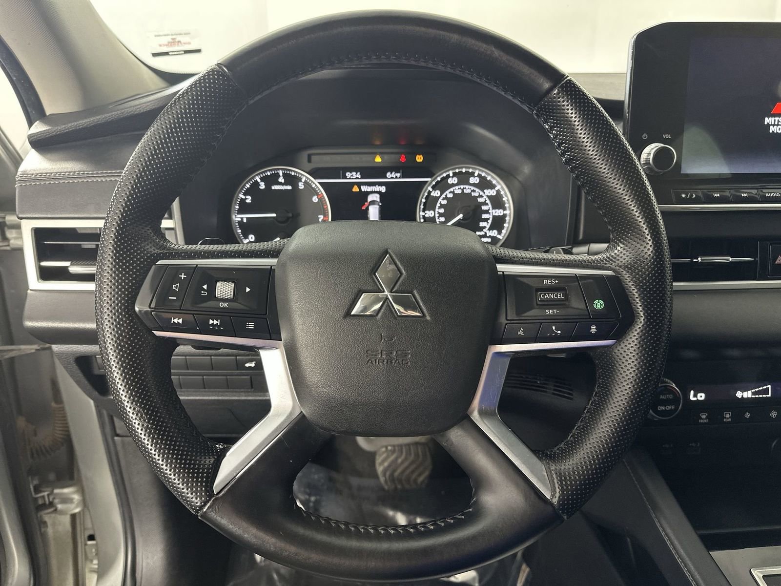 Used 2023 Mitsubishi Outlander SE AWD/4WD image 14