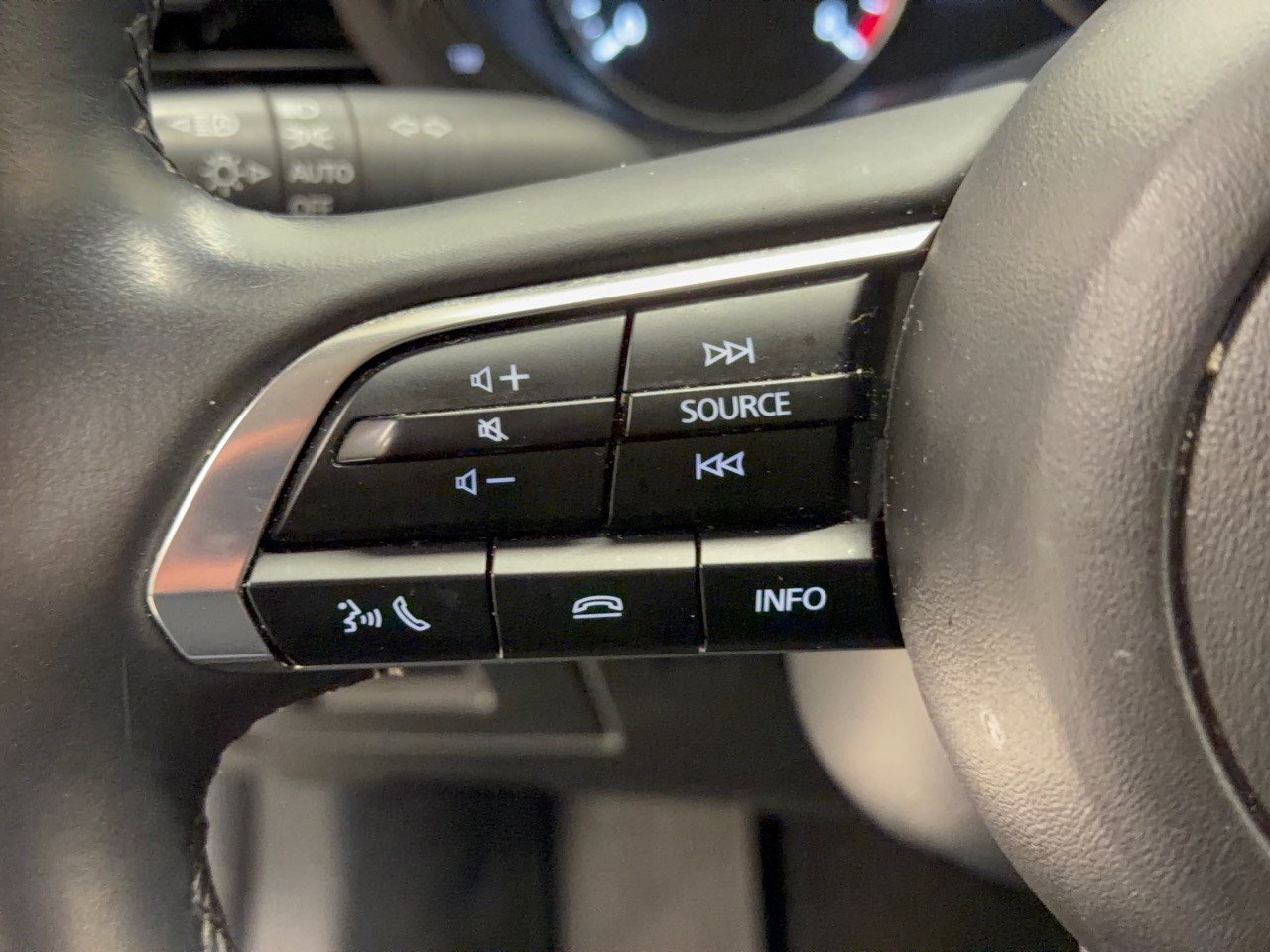 Used 2024 MAZDA MAZDA3 s FWD image 18