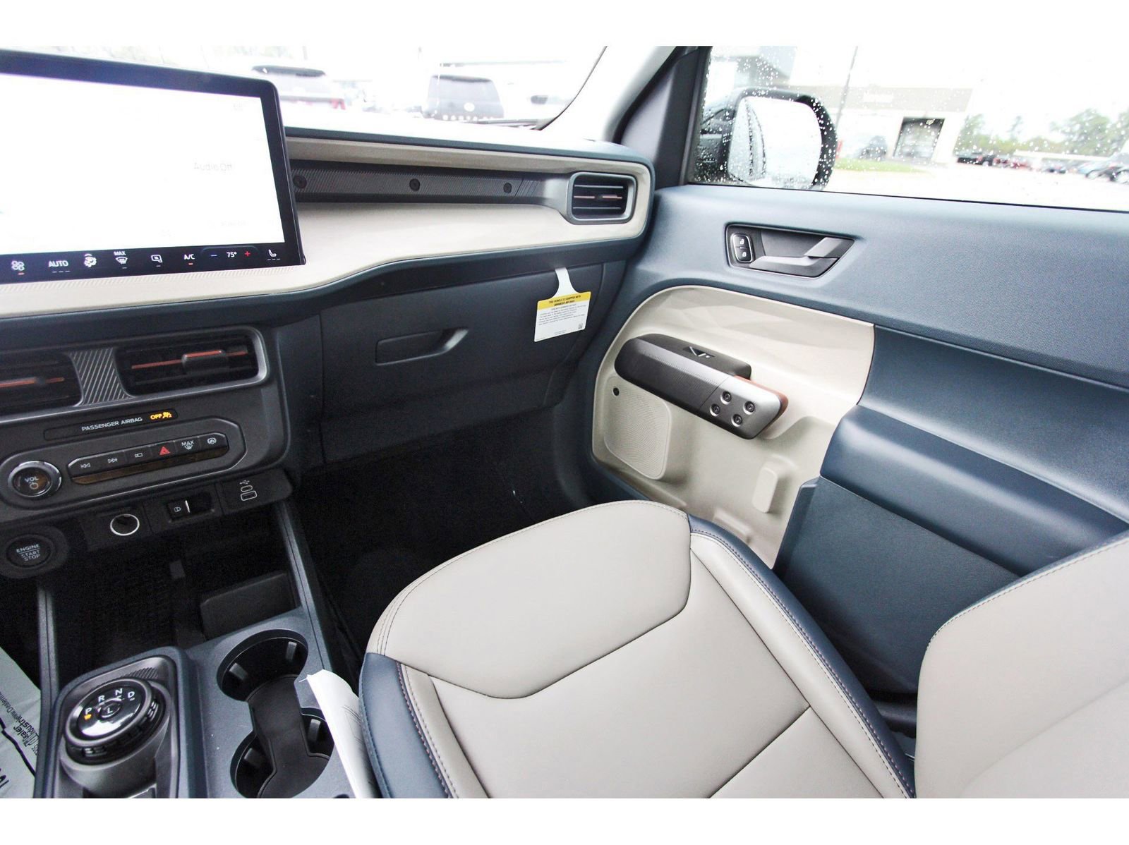 Used 2025 Ford Maverick Lariat image 12