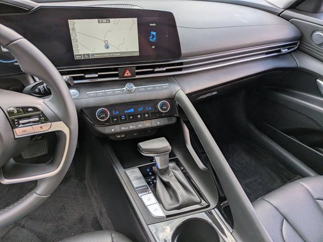 Used 2025 Hyundai Elantra Limited FWD image 21