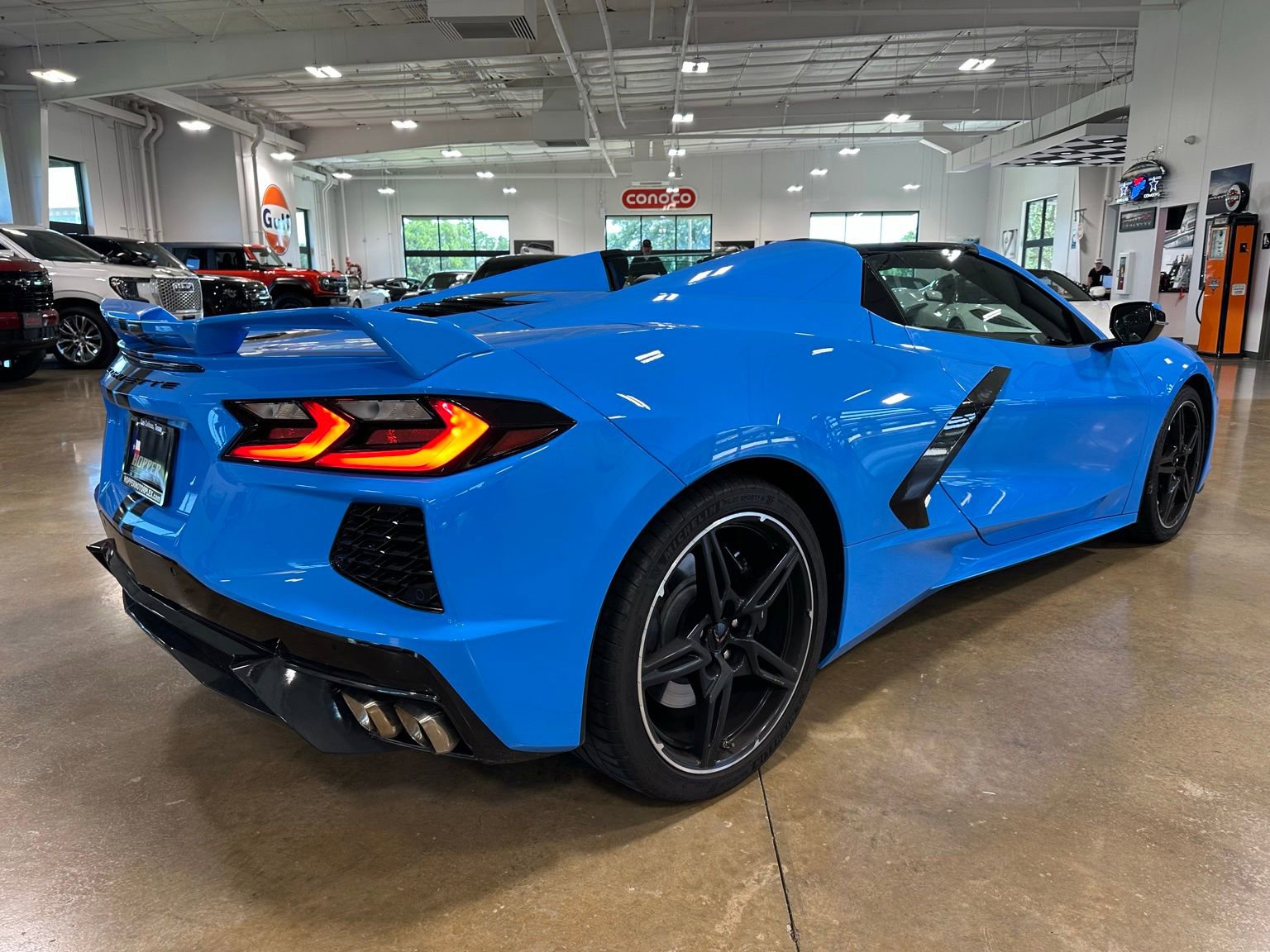 Used 2022 Chevrolet Corvette Stingray Preferred Conv w/ Z51 Performance Package RWD image 8