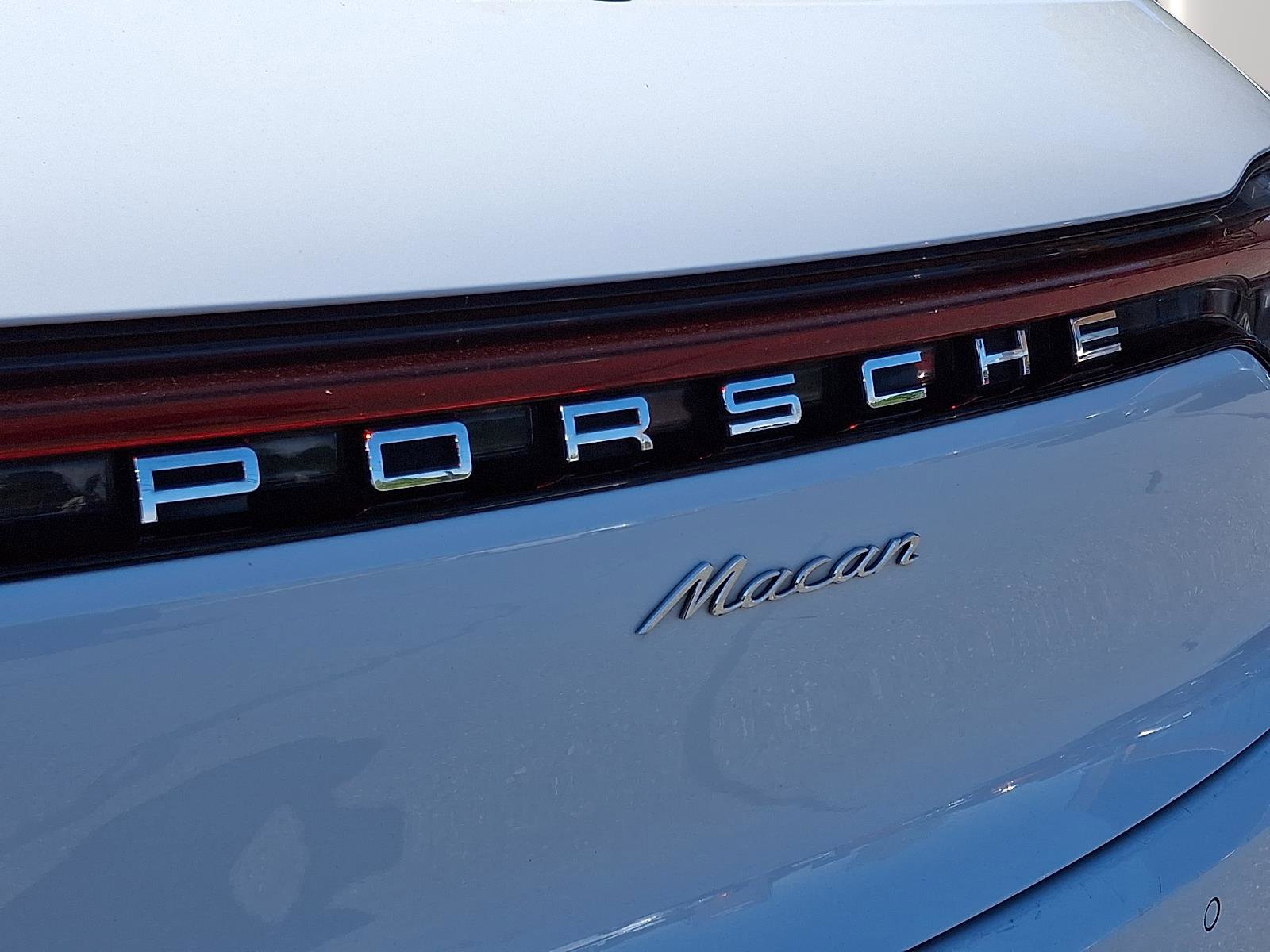 Used 2019 Porsche Macan AWD/4WD image 28