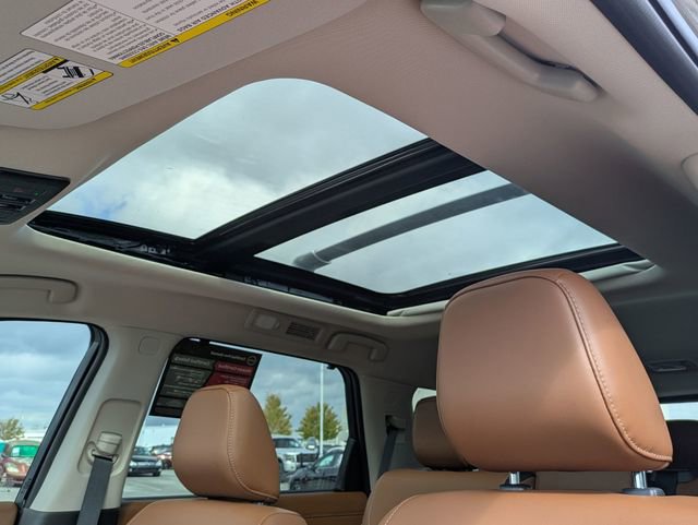 Used 2024 Nissan Pathfinder Platinum w/ Cargo Package image 18