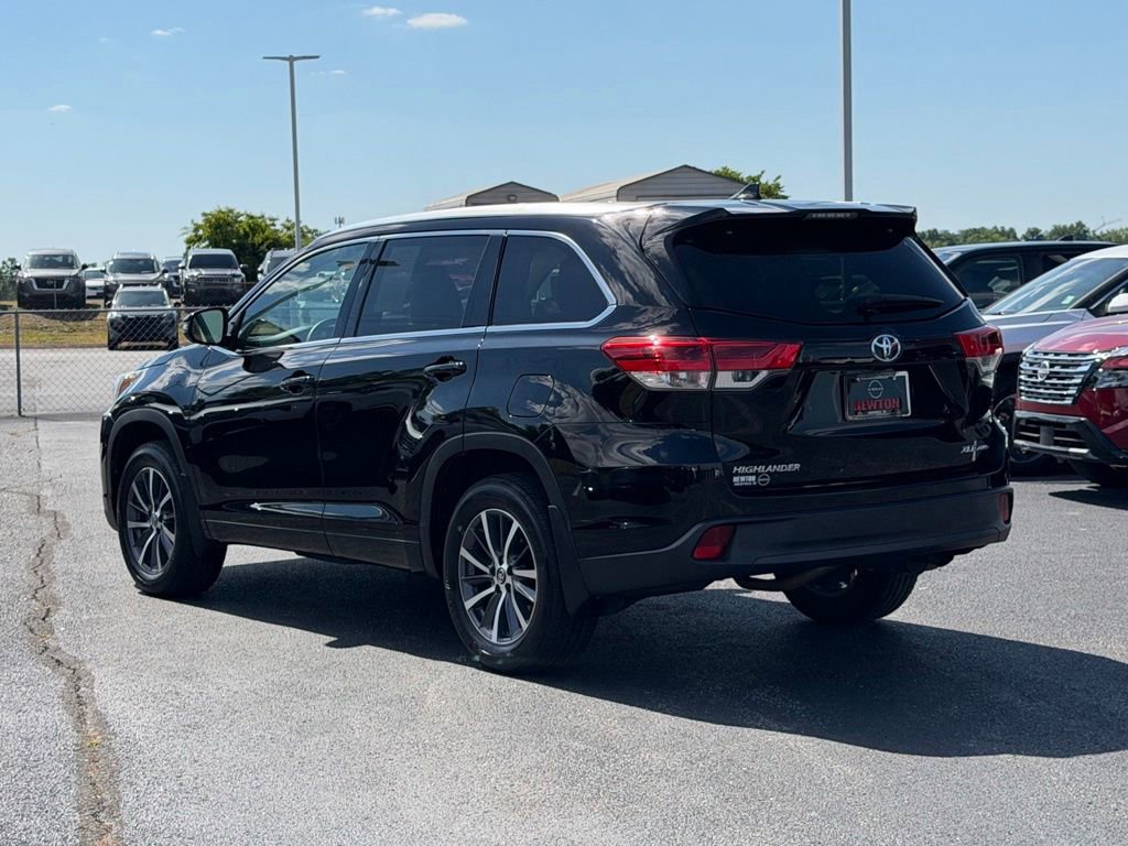 Used 2018 Toyota Highlander XLE AWD/4WD image 7