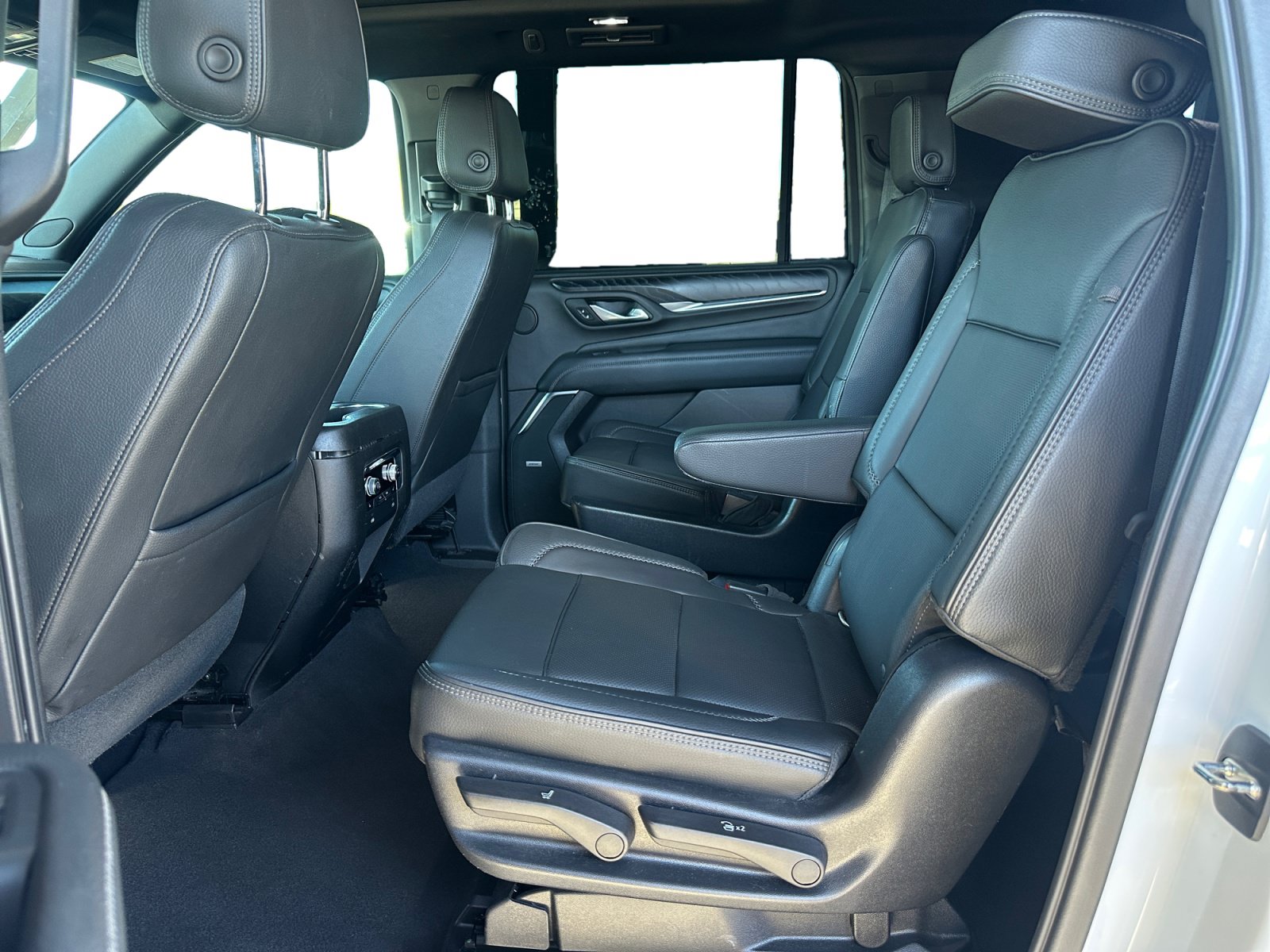 Used 2021 GMC Yukon XL Denali AWD/4WD image 13