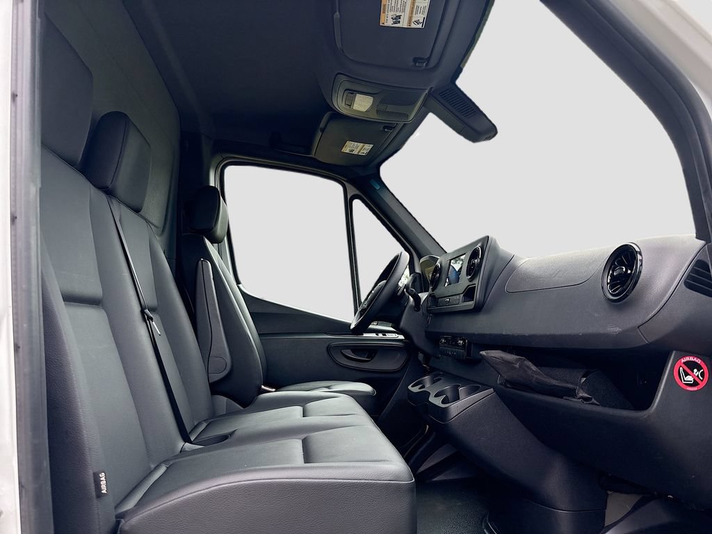 Used 2023 Mercedes-Benz Sprinter 4500 image 25